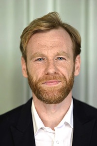 الممثل Brian Gleeson