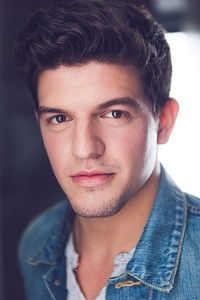 الممثل Brian Muller