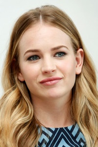 الممثل Britt Robertson