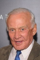 الممثل Buzz Aldrin