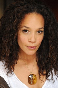 الممثل Caitlin Stryker