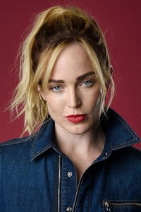 الممثل Caity Lotz