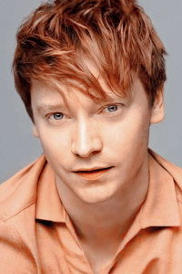 الممثل Calum Worthy