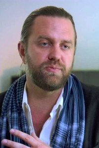المخرج Carl Rinsch