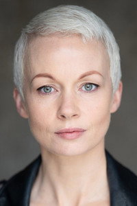 الممثل Carolyn Bracken