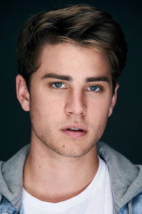الممثل Carson Rowland