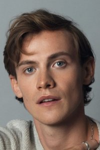 الممثل Cassian Bilton