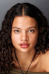 الممثل Catherine Laga'aia