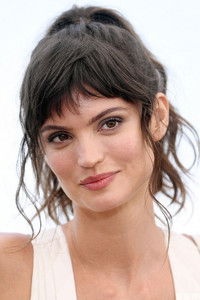 الممثل Charlbi Dean