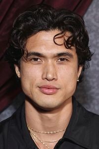 الممثل Charles Melton