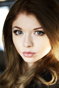 الممثل Charlie Bond