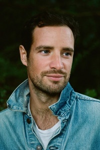 الممثل Charlie Carrick