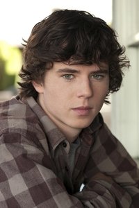 الممثل Charlie McDermott