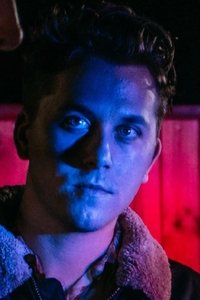 المخرج Charlie Steeds