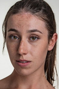 الممثل Chloe Endean