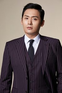 الممثل Choi Dae-hoon