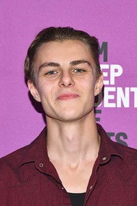 الممثل Chris Galust