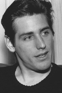 المخرج Chris Nash