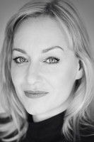 الممثل Christine Tremarco