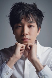 المخرج Chung-Hyun Lee