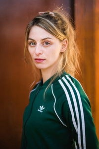 الممثل Claire Bender