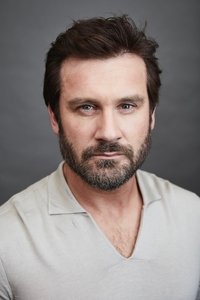 الممثل Clive Standen