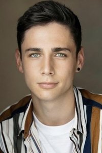 الممثل Connor Powles