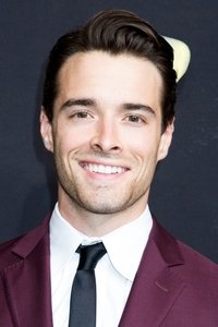 الممثل Corey Cott