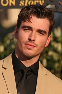 الممثل Corey Mylchreest