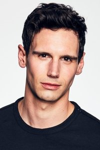 الممثل Cory Michael Smith