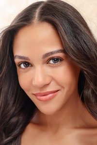 الممثل Courtney Grace