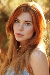 الممثل Courtney Halverson