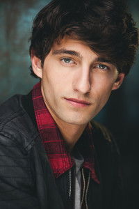 الممثل Dallas Hart