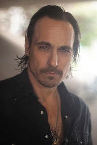 الممثل Dan Buran