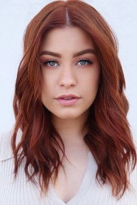 الممثل Dana Mackin