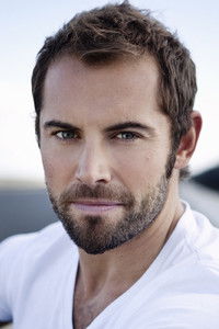 الممثل Daniel MacPherson