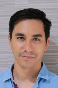 الممثل Darius Sinathrya