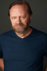 الممثل Dave McClain