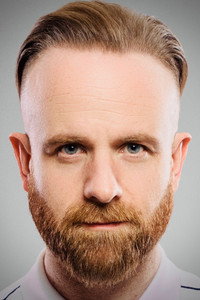 الممثل David Dobson