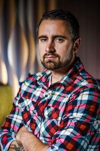 المخرج David James Ryan