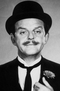 الممثل David Tomlinson