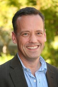 الممثل Dee Bradley Baker