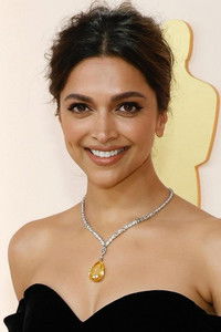 الممثل Deepika Padukone