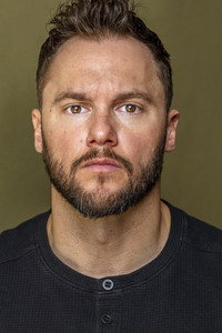 الممثل Dennis Andres