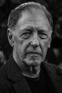 المخرج Dennis Dugan