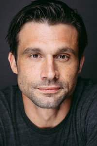 الممثل Dillon Casey