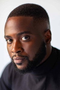 الممثل Dipo Ola