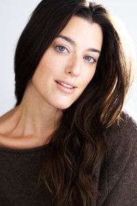 الممثل Dolly Lewis