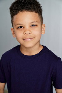 الممثل Dominic Bell