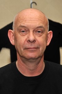 الممثل Doug Bradley